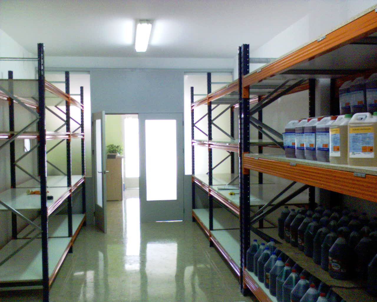 estanteria productos limpieza
